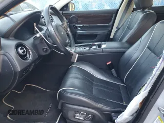 2015 Jaguar XJ Portfolio z VIN SAJWJ2GD9F8V81151, wystawiony jako Copart lot #45724765 z przebiegiem 77 392 mil mil oraz Szkoda całkowita • Salvage title. Historia ofert i sprzedaży dostępna na DreamBid. Obrazek 7.