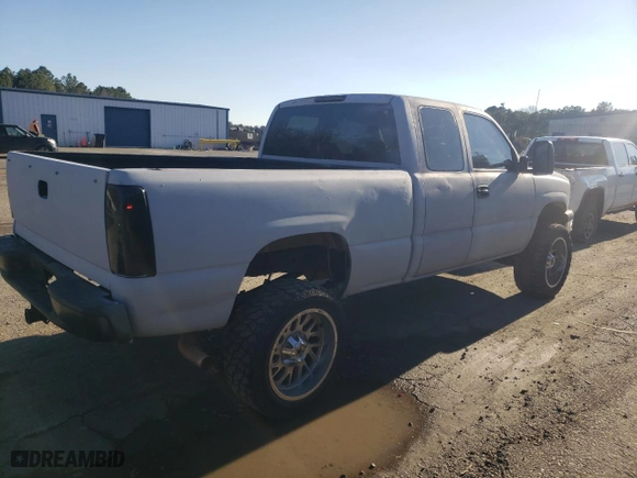 2004 Chevrolet Silverado 1500 Work Truck with VIN 2GCEC19V241135850, listed as a Copart auction lot 43718425 with 241,347 mi miles and Clean Title. Bid and sale history available at carsss.com. Image 3.