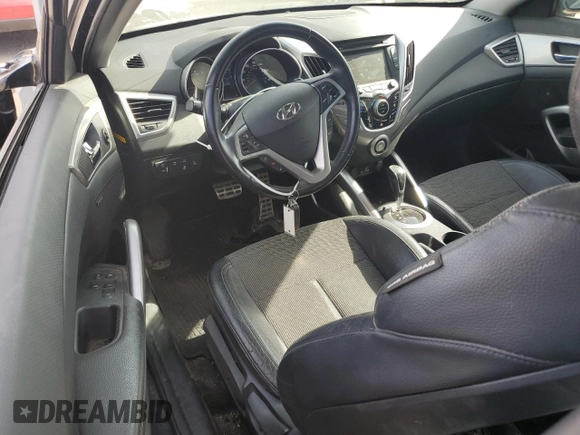 2015 Hyundai Veloster z VIN KMHTC6AD9FU243280, wystawiony jako Copart lot #55833475 z przebiegiem 72 262 mil mil oraz Szkoda całkowita • Salvage title. Historia ofert i sprzedaży dostępna na DreamBid. Obrazek 8.