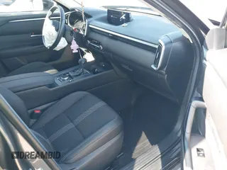 2024 Mazda CX-50 S Preferred z VIN 7MMVABBM8RN215110, wystawiony jako IAAI lot #41845039 z przebiegiem 8085 mil mil oraz . Historia ofert i sprzedaży dostępna na DreamBid. Obrazek 5.