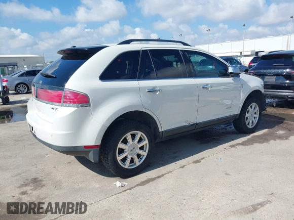 2009 Lincoln MKX with VIN 2LMDU68CX9BJ07222, listed as a IAAI auction lot 40805784 with 198,043 mi miles. Bid and sale history available at carsss.com. Image 4.
