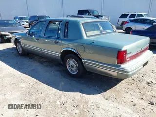 1994 Lincoln Town Car Signature z VIN 1LNLM82W4RY785151, wystawiony jako IAAI lot #41638398 z przebiegiem Nie podano mil oraz . Historia ofert i sprzedaży dostępna na DreamBid. Obrazek 3.