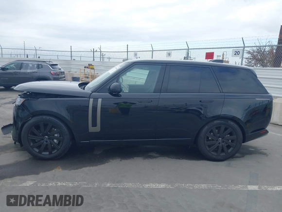 2025 Land Rover Range Rover SE z VIN SALKP9FU1SA280360, wystawiony jako IAAI lot #42067166 z przebiegiem 2 712 mil mil oraz . Historia ofert i sprzedaży dostępna na DreamBid. Obrazek 14.