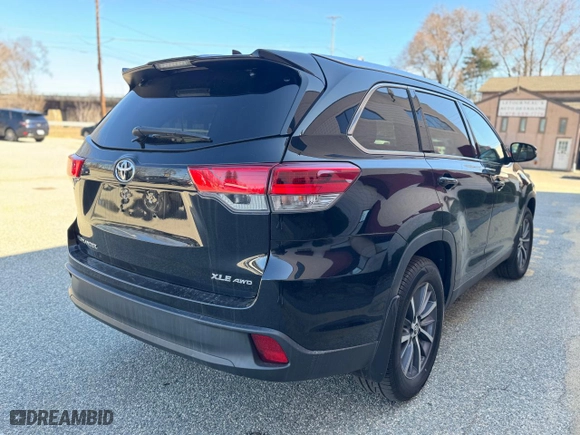 2018 Toyota Highlander SE with VIN 5TDJZRFH1JS852352, listed as a Copart auction lot 54444065 with 174,793 mi miles and Clean Title. Bid and sale history available at carsss.com. Image 4.