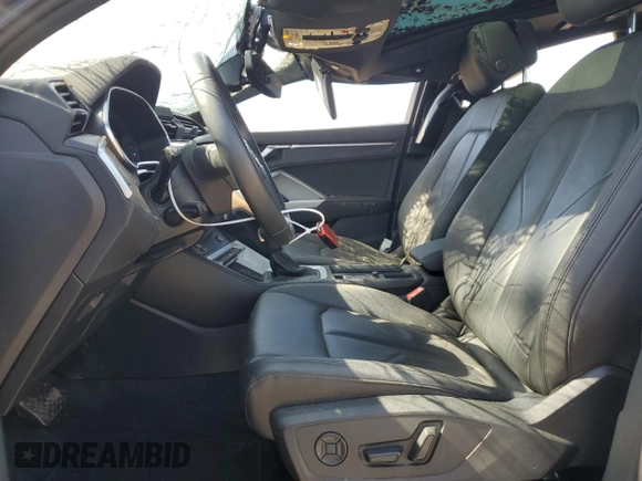 2022 Audi Q3 Premium Plus z VIN WA1BUCF33N1033389, wystawiony jako Copart lot #49833005 z przebiegiem 36 522 mil mil oraz Szkoda całkowita • Salvage title. Historia ofert i sprzedaży dostępna na DreamBid. Obrazek 7.