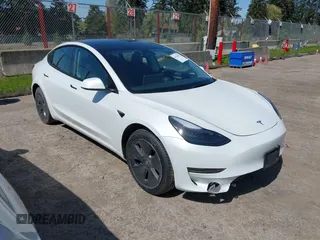 2023 Tesla Model 3 z VIN 5YJ3E1EA1PF558926, wystawiony jako IAAI lot #41958520 z przebiegiem 30 798 mil mil oraz . Historia ofert i sprzedaży dostępna na DreamBid. Obrazek 1.