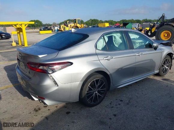 2021 Toyota Camry SE Nightshade with VIN 4T1G11AK2MU592321, listed as a IAAI auction lot 39738669 with 56,010 mi miles. Bid and sale history available at carsss.com. Image 4.