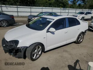 2010 Volkswagen Jetta Wolfsburg Edition with VIN 3VWRJ7AJ2AM060622, listed as a Copart auction lot 72686204 with 146,998 mi miles and Salvage title. Bid and sale history available at DreamBid. Image 1.