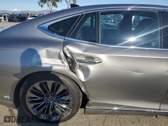 2023 Lexus LS 500 z VIN JTHD51FF2P5018953, wystawiony jako Copart lot #86888314 z przebiegiem Nie podano mil oraz Szkoda całkowita • Salvage title. Historia ofert i sprzedaży dostępna na DreamBid. Obrazek 10.