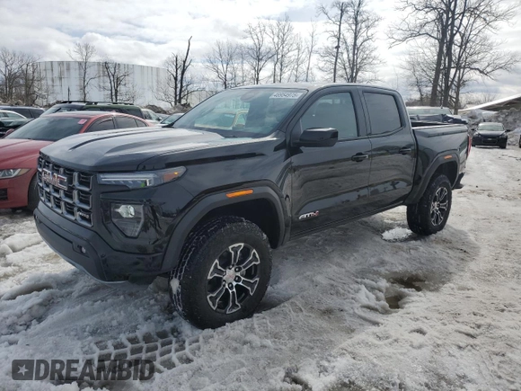 2024 GMC Canyon 4WD AT4 z VIN 1GTP6DEK7R1219298, wystawiony jako Copart lot #46954975 z przebiegiem 5325 mil mil oraz Szkody całkowita. Historia ofert i sprzedaży dostępna na DreamBid. Obrazek 1.