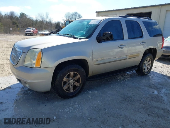 2007 GMC Yukon SLE w/3SA with VIN 1GKFC13C57R317747, listed as a IAAI auction lot 41628540 with 204,705 mi miles. Bid and sale history available at carsss.com. Image 2.