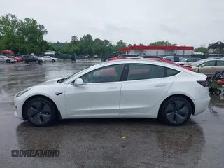 2019 Tesla Model 3 Long Range z VIN 5YJ3E1EBXKF442335, wystawiony jako IAAI lot #42240884 z przebiegiem 28 283 mil mil oraz . Historia ofert i sprzedaży dostępna na DreamBid. Obrazek 15.