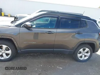 2018 Jeep Compass Latitude z VIN 3C4NJDBB9JT253055, wystawiony jako IAAI lot #42010814 z przebiegiem 83 270 mil mil oraz . Historia ofert i sprzedaży dostępna na DreamBid. Obrazek 14.