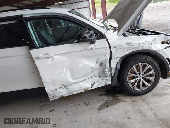 2020 Volkswagen Tiguan S z VIN 3VV1B7AX1LM110352, wystawiony jako IAAI lot #42224581 z przebiegiem 60 597 mil mil oraz . Historia ofert i sprzedaży dostępna na DreamBid. Obrazek 6.