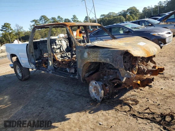 2004 GMC Sierra 2500HD z VIN 1GTHK23144F141847, wystawiony jako Copart lot #81376684 z przebiegiem Nie podano mil oraz Szkoda całkowita • Salvage title. Historia ofert i sprzedaży dostępna na DreamBid. Obrazek 4.