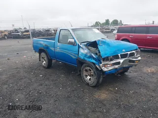 1996 Nissan Frontier XE z VIN 1N6SD11Y6TC381988, wystawiony jako IAAI lot #42201687 z przebiegiem 251 471 mil mil oraz . Historia ofert i sprzedaży dostępna na DreamBid. Obrazek 1.