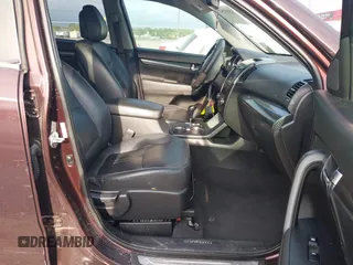 2011 Kia Sorento SX with VIN 5XYKW4A28BG127753, listed as a IAAI auction lot 42033754 with 163,470 mi miles. Bid and sale history available at carsss.com. Image 5.