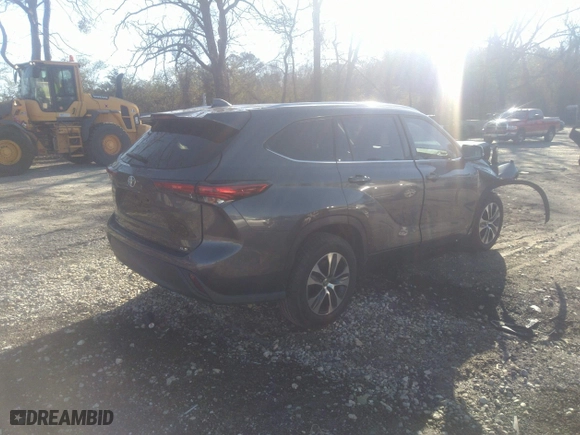 2021 Toyota Highlander XLE with VIN 5TDGZRAH4MS063067, listed as a IAAI auction lot 41740221 with 68,376 mi miles. Bid and sale history available at carsss.com. Image 4.