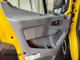 2019 Ford Transit with VIN 1FTYR3XM8KKA38683, listed as a IAAI auction lot 42152991 with 122,901 mi miles. Bid and sale history available at carsss.com. Image 1.