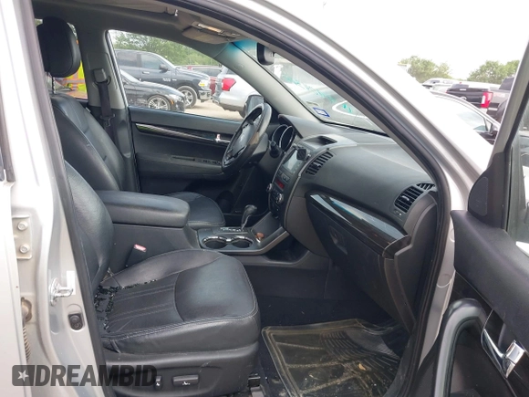 2013 Kia Sorento EX with VIN 5XYKU4A22DG413476, listed as a IAAI auction lot 41904366 with 225,827 mi miles and . Bid and sale history available at carsss.com. Image 5.