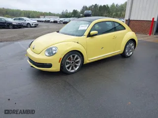 2012 Volkswagen Beetle 2.5L w/Sound/Nav PZEV with VIN 3VWJP7AT4CM613867, listed as a IAAI auction lot 41602806 with 167,004 mi miles. Bid and sale history available at carsss.com. Image 22.