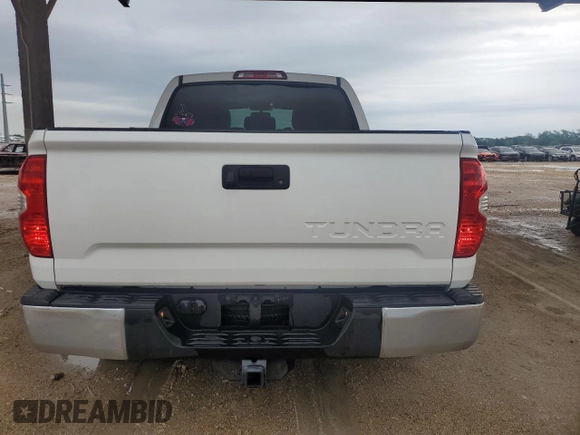 2017 Toyota Tundra SR5 z VIN 5TFEW5F15HX224577, wystawiony jako Copart lot #55704725 z przebiegiem 86 979 mil mil oraz Szkoda całkowita • Salvage title. Historia ofert i sprzedaży dostępna na DreamBid. Obrazek 6.