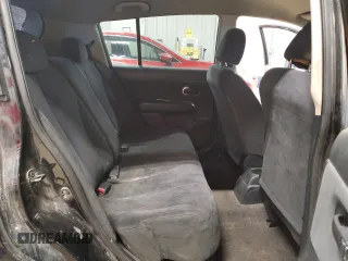 2008 Nissan Versa S z VIN 3N1BC13E48L363352, wystawiony jako Copart lot #50591665 z przebiegiem 204 311 mil mil oraz Szkoda całkowita • Salvage title. Historia ofert i sprzedaży dostępna na DreamBid. Obrazek 10.