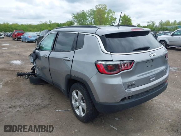 2020 Jeep Compass Latitude z VIN 3C4NJDBB9LT252474, wystawiony jako IAAI lot #42245000 z przebiegiem 62 186 mil mil oraz . Historia ofert i sprzedaży dostępna na DreamBid. Obrazek 3.