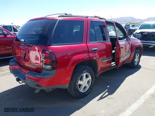 2002 Chevrolet TrailBlazer LS with VIN 1GNDT13SX22139403, listed as a IAAI auction lot 41862016 with 141,018 mi miles. Bid and sale history available at carsss.com. Image 4.