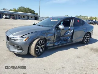 2020 Volvo S60 Momentum with VIN 7JR102FK0LG048622, listed as a Copart auction lot 62490473 with 116,934 mi miles. Bid and sale history available at carsss.com. Image 1.