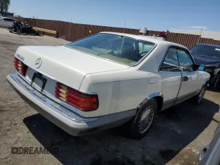 1984 Mercedes-Benz 500 z VIN WDBCA44A1EA029351, wystawiony jako Copart lot #59357115 z przebiegiem 155 975 mil mil oraz Tytuł czysty. Historia ofert i sprzedaży dostępna na DreamBid. Obrazek 3.
