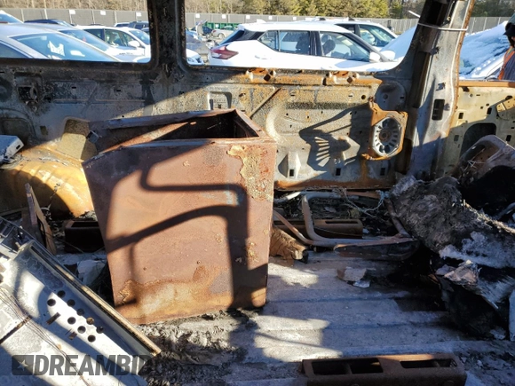 2013 Ford Econoline Passenger XL с VIN 1FBSS3BL9DDA63175, выставлен на аукционе Copart как лот 59200345 с пробегом Не указан миль и На запчасти • Non repairable. История ставок и продаж доступна на DreamBid. Изображение 11.