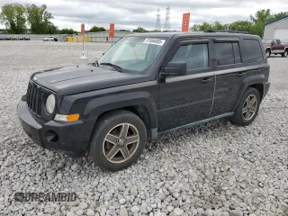 2010 Jeep Patriot Sport z VIN 1J4NF2GB4AD512307, wystawiony jako Copart lot #57686005 z przebiegiem 92 884 mil mil oraz Czysty tytuł • Clean title. Historia ofert i sprzedaży dostępna na DreamBid. Obrazek 1.