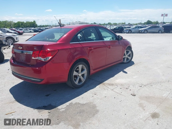 2014 Chevrolet Cruze 2LT z VIN 1G1PE5SB2E7402735, wystawiony jako IAAI lot #42213480 z przebiegiem 144 245 mil mil oraz . Historia ofert i sprzedaży dostępna na DreamBid. Obrazek 4.