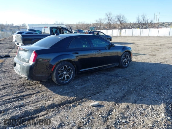 2017 Chrysler 300 S z VIN 2C3CCAGG1HH518935, wystawiony jako IAAI lot #41957362 z przebiegiem 102 454 mil mil oraz . Historia ofert i sprzedaży dostępna na DreamBid. Obrazek 4.