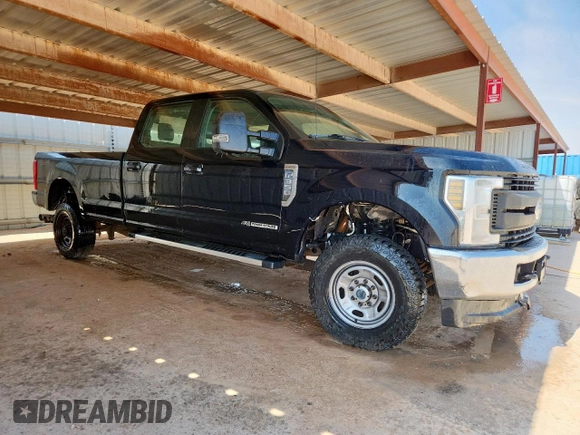 2018 Ford F-350 XL with VIN 1FT8W3BT5JED00101, listed as a Copart auction lot 58048685 with 392,049 mi miles and Clean title. Bid and sale history available at DreamBid. Image 4.