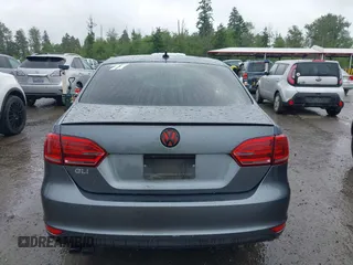 2014 Volkswagen Jetta GLI z VIN 3VW4T7AJ2EM208598, wystawiony jako IAAI lot #42381855 z przebiegiem 82 761 mil mil oraz . Historia ofert i sprzedaży dostępna na DreamBid. Obrazek 16.