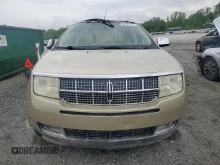2010 Lincoln MKX z VIN 2LMDJ6JC9ABJ20471, wystawiony jako Copart lot #54341545 z przebiegiem Nie podano mil oraz Szkody całkowita. Historia ofert i sprzedaży dostępna na DreamBid. Obrazek 5.