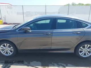 2015 Chrysler 200 Limited z VIN 1C3CCCAB2FN569986, wystawiony jako IAAI lot #42129729 z przebiegiem 100 794 mil mil oraz . Historia ofert i sprzedaży dostępna na DreamBid. Obrazek 14.