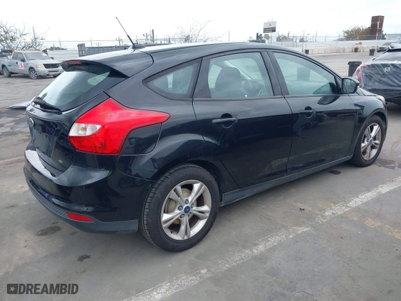 2014 Ford Focus SE with VIN 1FADP3K27EL199542, listed as a IAAI auction lot 42071908 with 142,180 mi miles. Bid and sale history available at carsss.com. Image 4.