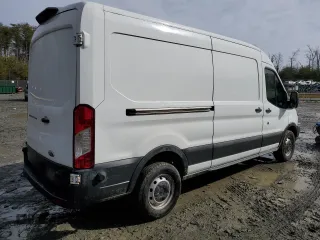 2018 Ford Transit with VIN 1FTYR2CM6JKB24072, listed as a Copart auction lot 44672085 with 61,641 mi miles and Clean Title. Bid and sale history available at carsss.com. Image 3.