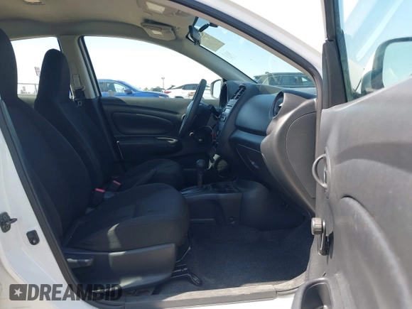 2016 Nissan Versa S z VIN 3N1CN7AP3GL903343, wystawiony jako IAAI lot #42520278 z przebiegiem 106 630 mil mil oraz . Historia ofert i sprzedaży dostępna na DreamBid. Obrazek 5.
