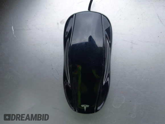 2014 Tesla Model S 60 with VIN 5YJSA1H16EFP32585, listed as a IAAI auction lot 42068925 with 119,561 mi miles and . Bid and sale history available at DreamBid. Image 11.