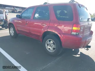 2006 Ford Escape Limited with VIN 1FMYU04176KD53709, listed as a IAAI auction lot 41886158 with 194,682 mi miles. Bid and sale history available at carsss.com. Image 3.
