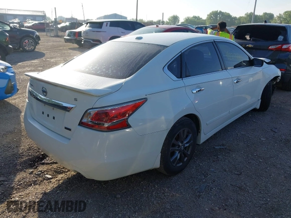 2015 Nissan Altima S z VIN 1N4AL3AP0FC482443, wystawiony jako IAAI lot #42277619 z przebiegiem 134 665 mil mil oraz . Historia ofert i sprzedaży dostępna na DreamBid. Obrazek 4.