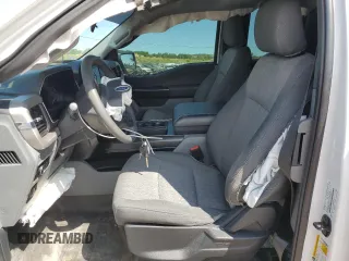 2022 Ford F-150 XL z VIN 1FTFX1E86NKD22373, wystawiony jako Copart lot #69963114 z przebiegiem 96 983 mil mil oraz Szkoda całkowita • Salvage title. Historia ofert i sprzedaży dostępna na DreamBid. Obrazek 7.