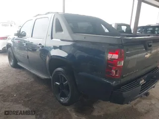2011 Chevrolet Avalanche LT with VIN 3GNMCFE06BG133808, listed as a IAAI auction lot 41605369 with 304,317 mi miles. Bid and sale history available at carsss.com. Image 3.