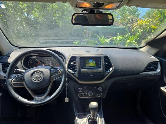 2017 Jeep Cherokee Latitude with VIN 1C4PJLCB0HW613688, listed as a Copart auction lot 50941265 with 61,094 mi miles and Salvage Title. Bid and sale history available at carsss.com. Image 9.