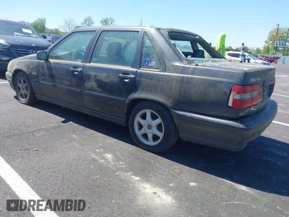 1998 Volvo S70 with VIN YV1LS5549W2431220, listed as a IAAI auction lot 42018741 with 1 mi miles. Bid and sale history available at carsss.com. Image 3.