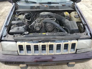 1993 Jeep Grand Wagoneer z VIN 1J4GZ88Y6PC711184, wystawiony jako Copart lot #46785895 z przebiegiem 280 127 mil mil oraz Czysty tytuł • Clean title. Historia ofert i sprzedaży dostępna na DreamBid. Obrazek 12.